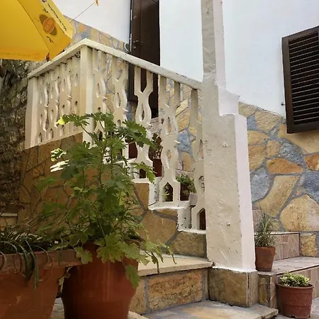 Tomor Shehu Guest house Berat