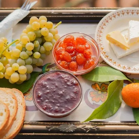 Tomor Shehu Vendégház *