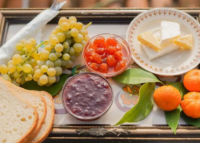 Tomor Shehu Guest house *