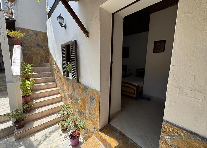 Tomor Shehu Guest house